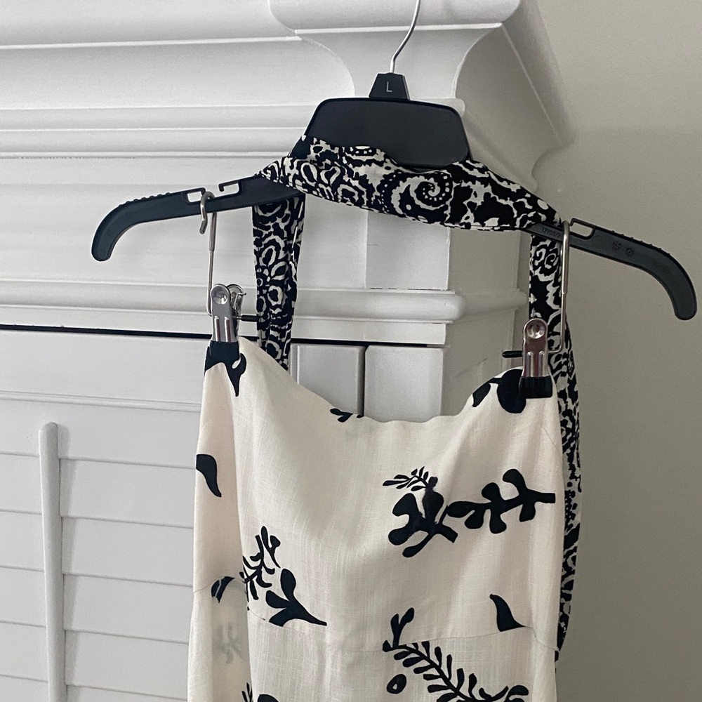 Elegant Black and White Maxi Dress - Picture 3 of 5